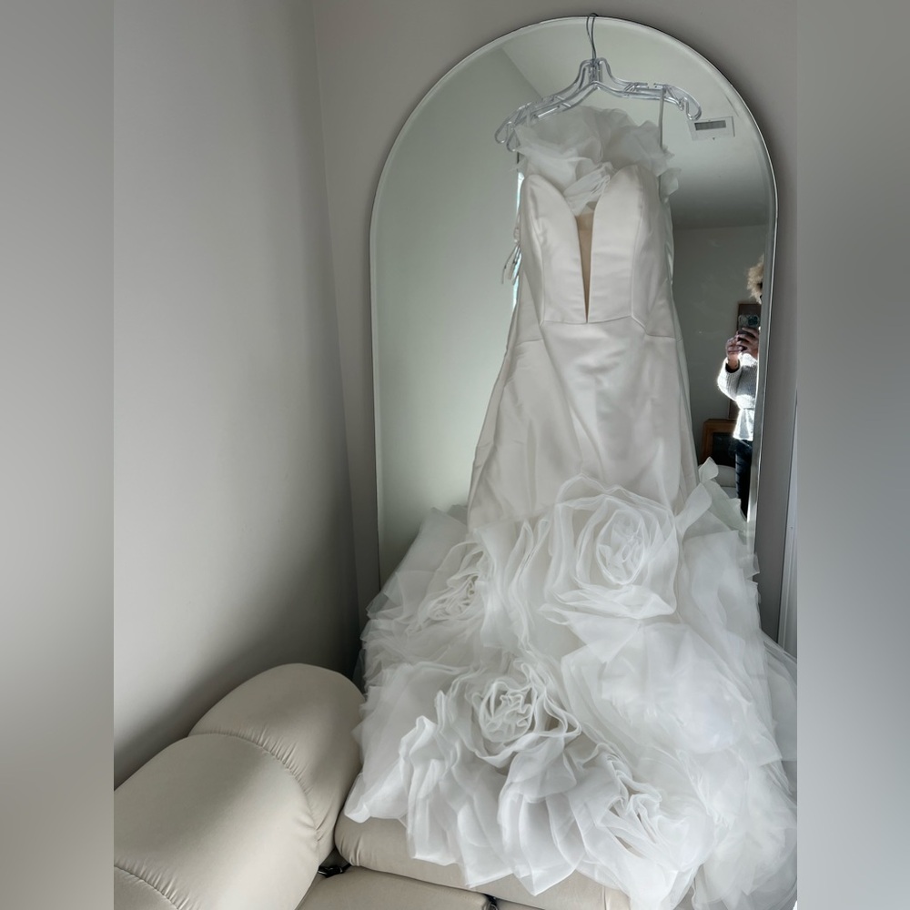 Kitty Chen Everly Wedding Gown - Picture 8 of 16